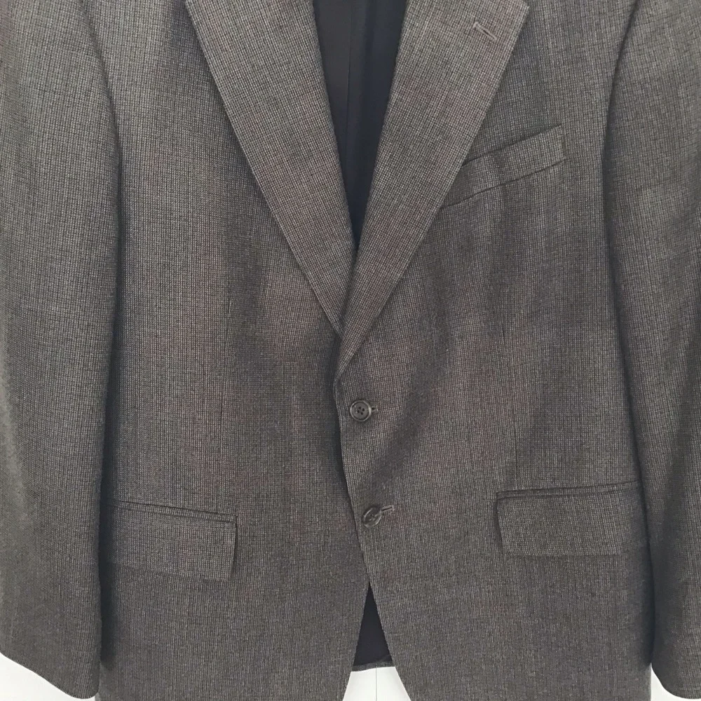 Silk and wool blend two button Versini sports coat Size 42 Short